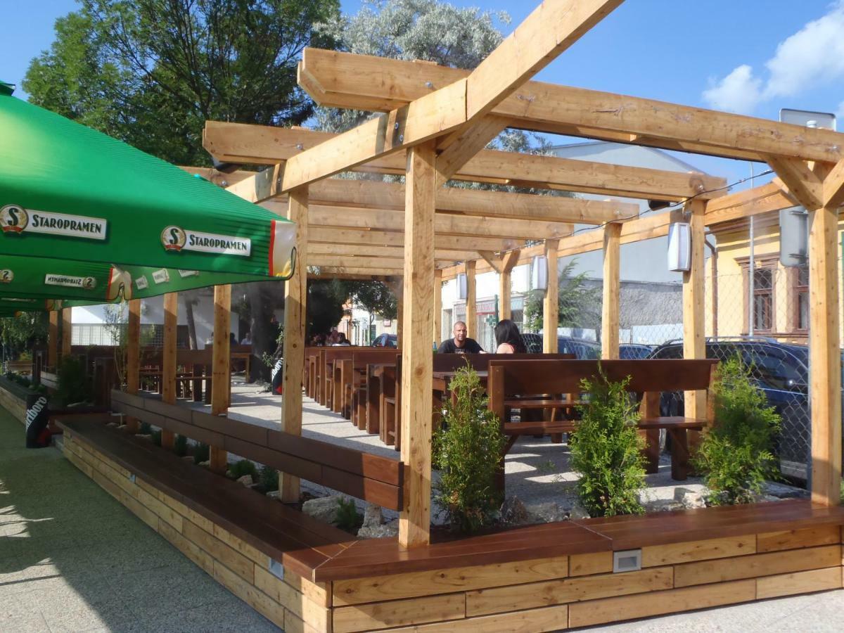 Victoria - Penzion & Restaurant Zólyom Kültér fotó